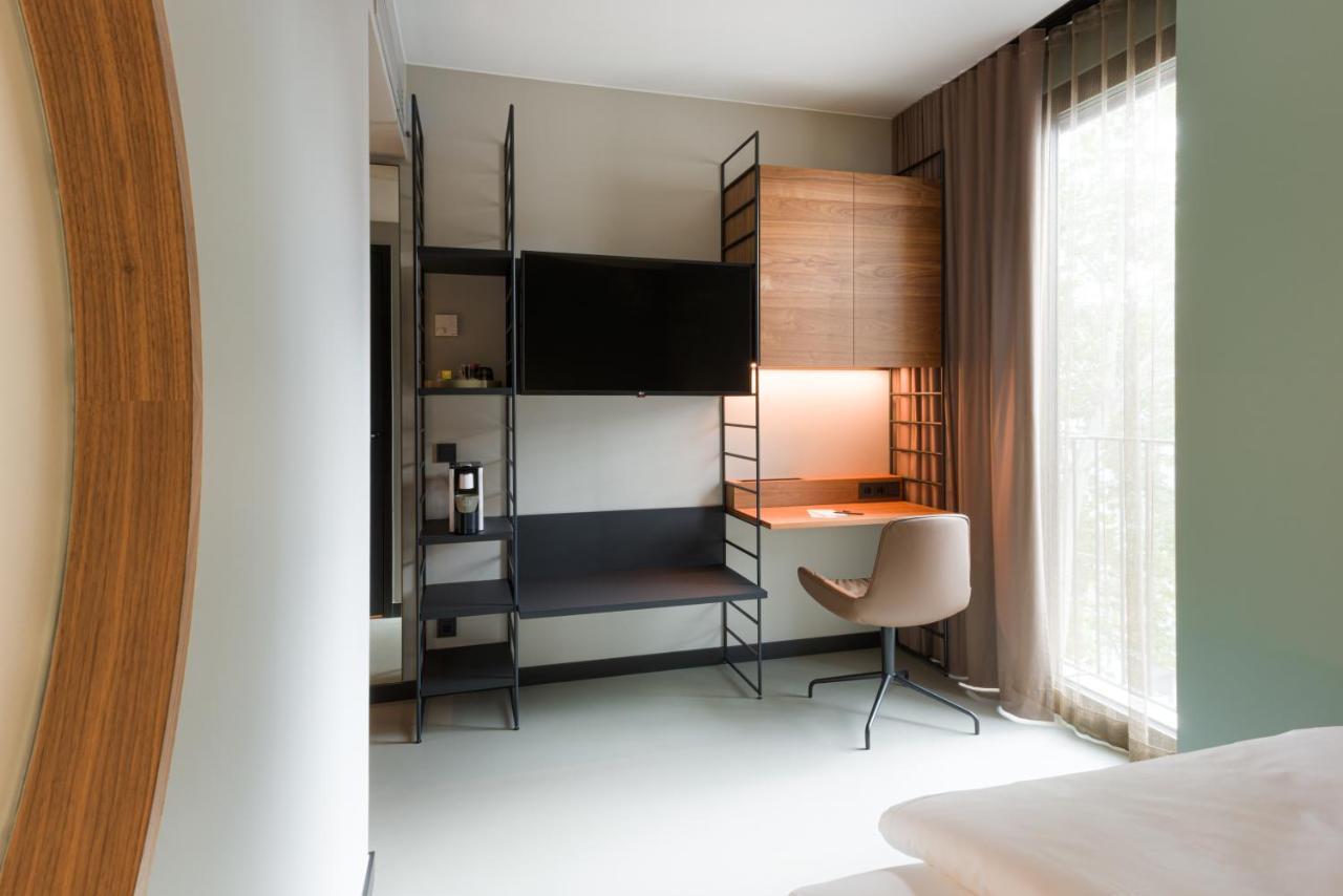 Emilu Design 4*