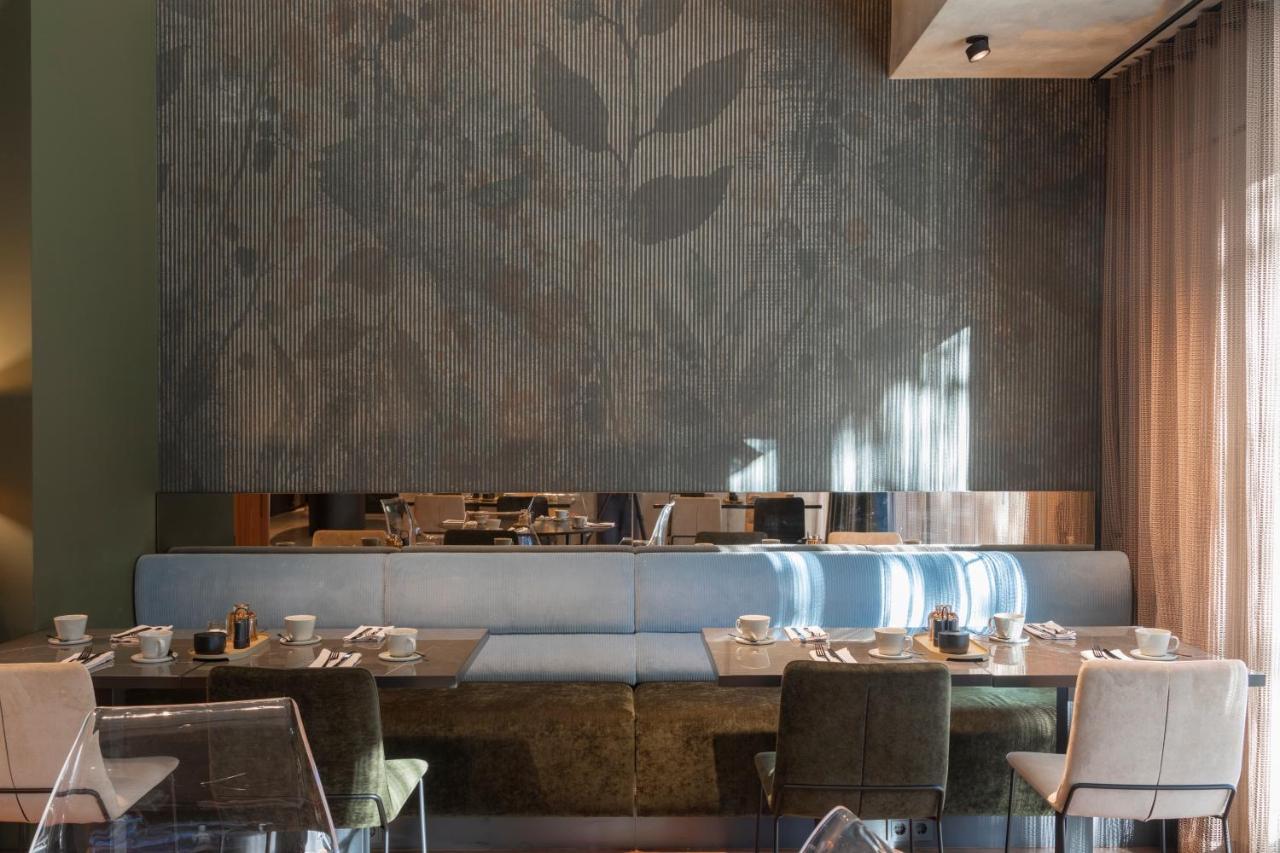 Emilu Design 4*