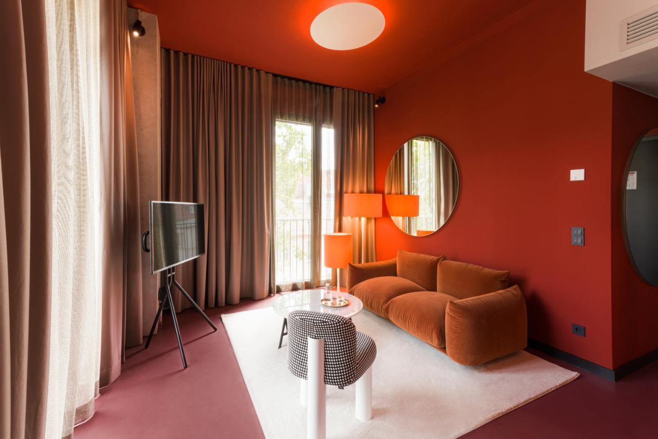 Emilu Design 4*